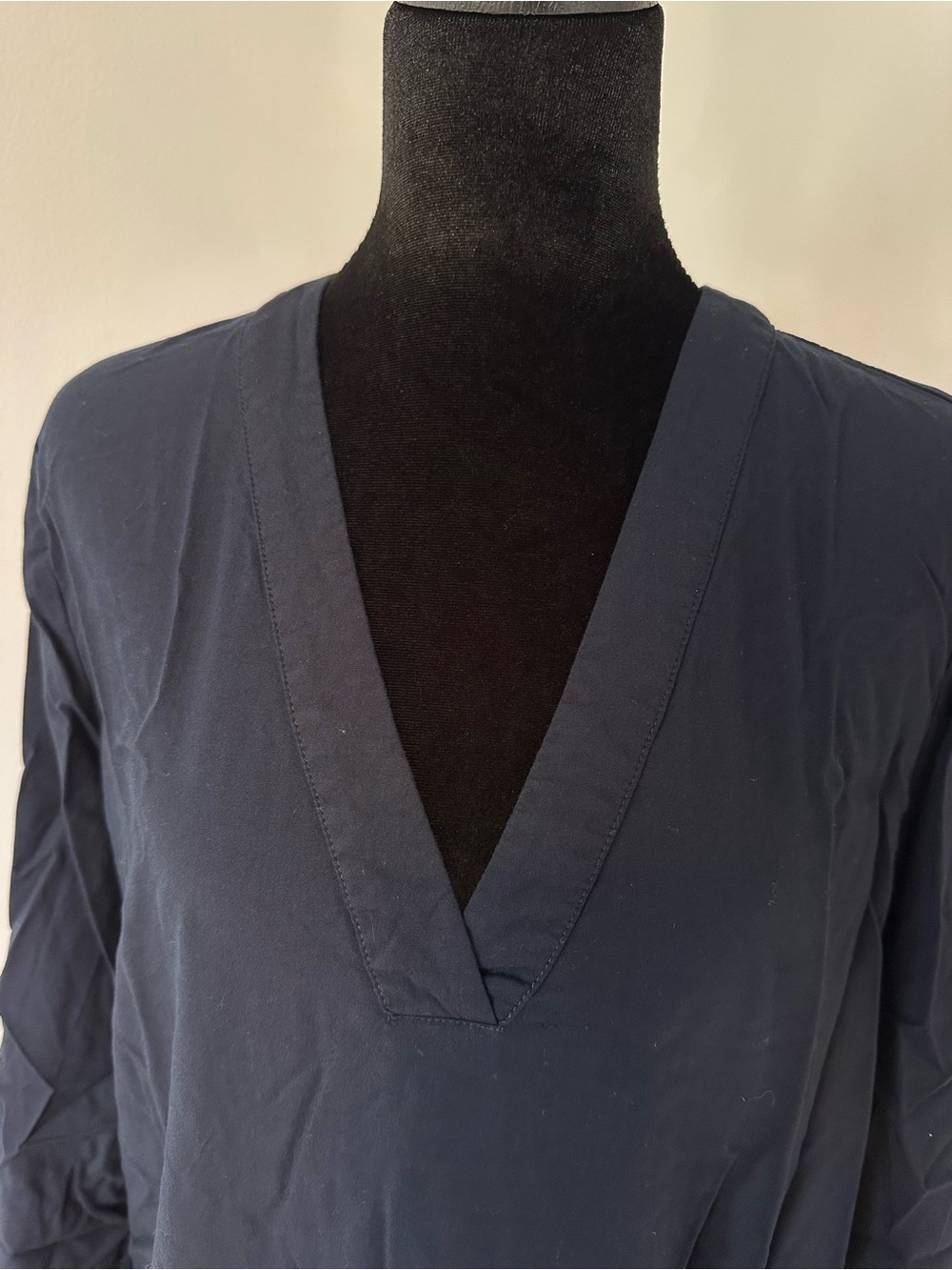 Tommy Hilfiger Navy Blue V-Neck Long Sleeve Blouse w/ Side Slits - Size Medium - Picture 3 of 9